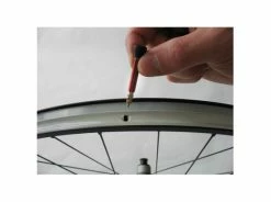 VAR LOT 2 VALVES ALU TUBELESS 35MM -VÉLOS ENFANTS SHOP var lot 2 valves alu tubeless 35mm 14