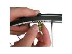 VAR LOT 2 VALVES ALU TUBELESS 35MM -VÉLOS ENFANTS SHOP var lot 2 valves alu tubeless 35mm 7